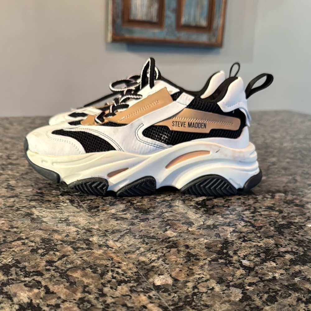 Steve Madden Black and White Chunky Sneakers EUC 8.5